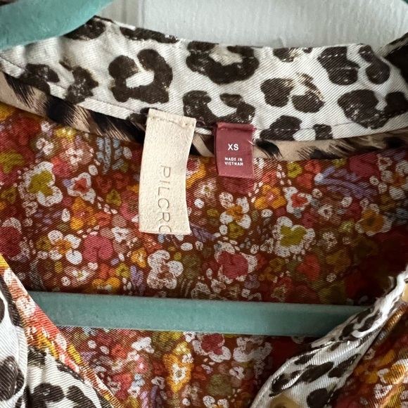 Pilcro Anthropologie Womens Tunic Top Shirt Relaxed Leopard Floral. EUC. Size XS - Picture 2 of 11